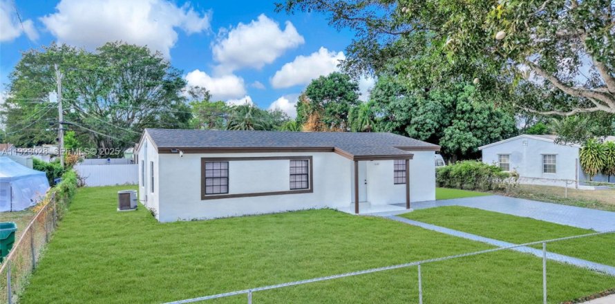 House in Miami Gardens, Florida 4 bedrooms, 103.31 sq.m. № 1982053