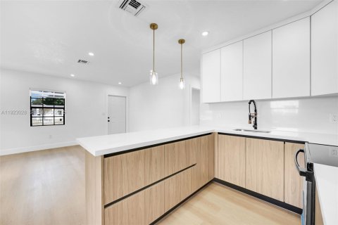 House in Miami Gardens, Florida 4 bedrooms, 103.31 sq.m. № 1982053 - photo 25