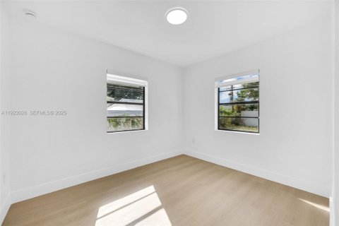 House in Miami Gardens, Florida 4 bedrooms, 103.31 sq.m. № 1982053 - photo 9