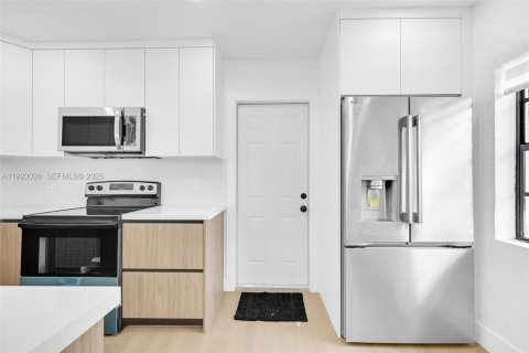 House in Miami Gardens, Florida 4 bedrooms, 103.31 sq.m. № 1982053 - photo 23