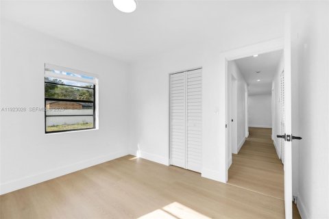 House in Miami Gardens, Florida 4 bedrooms, 103.31 sq.m. № 1982053 - photo 11