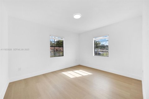 House in Miami Gardens, Florida 4 bedrooms, 103.31 sq.m. № 1982053 - photo 4