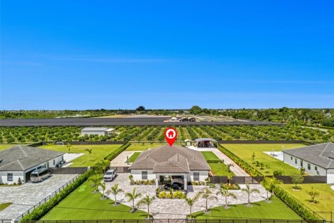 House in Miami, Florida 5 bedrooms, 288.37 sq.m. № 2061306 - photo 4