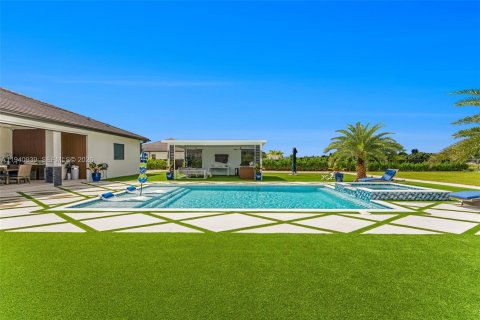 House in Miami, Florida 5 bedrooms, 288.37 sq.m. № 2061306 - photo 8