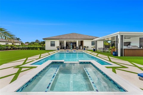 House in Miami, Florida 5 bedrooms, 288.37 sq.m. № 2061306 - photo 7