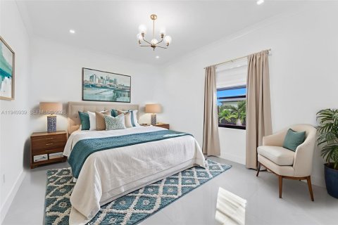 House in Miami, Florida 5 bedrooms, 288.37 sq.m. № 2061306 - photo 17