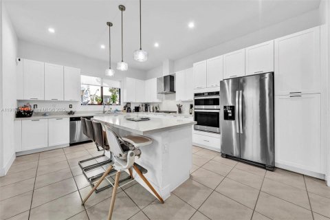 Villa ou maison à vendre à Doral, Floride: 4 chambres, 265.98 m2 № 1966475 - photo 10