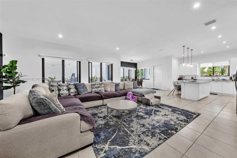 Villa ou maison à vendre à Doral, Floride: 4 chambres, 265.98 m2 № 1966475 - photo 1