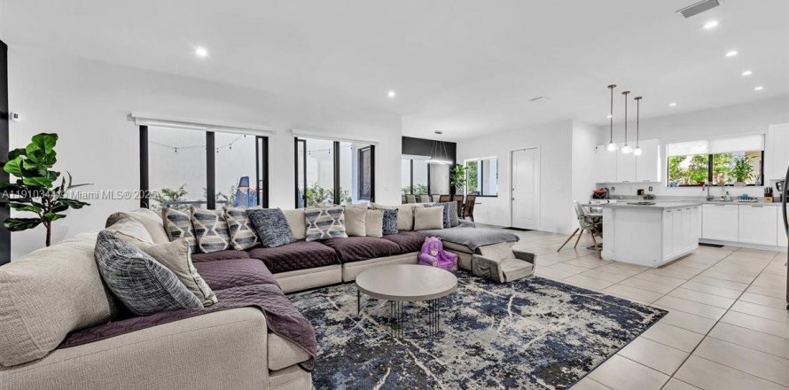 Villa ou maison à Doral, Floride 4 chambres, 265.98 m2 № 1966475