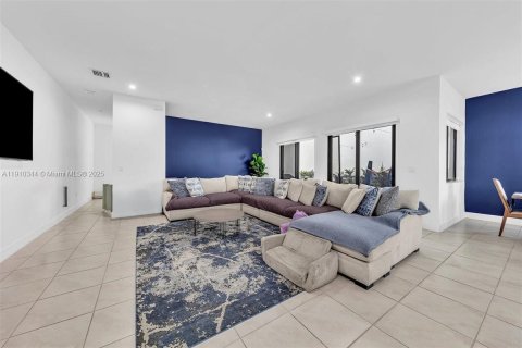 Villa ou maison à vendre à Doral, Floride: 4 chambres, 265.98 m2 № 1966475 - photo 4