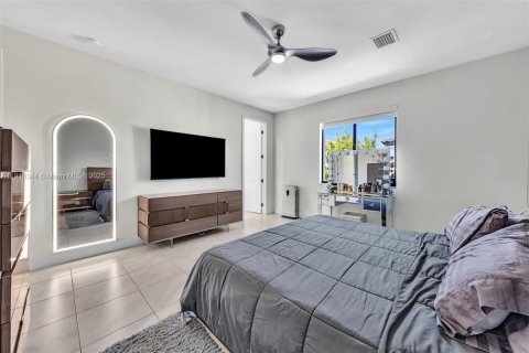 Villa ou maison à vendre à Doral, Floride: 4 chambres, 265.98 m2 № 1966475 - photo 18