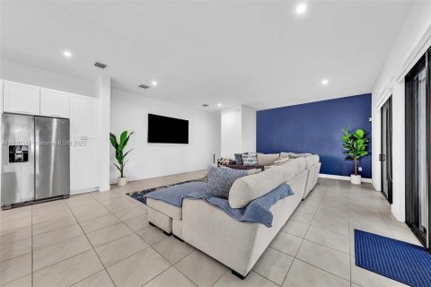 Villa ou maison à vendre à Doral, Floride: 4 chambres, 265.98 m2 № 1966475 - photo 2