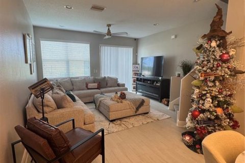 Townhouse in Wesley Chapel, Florida 2 bedrooms, 145.95 sq.m. № 2156348 - photo 9