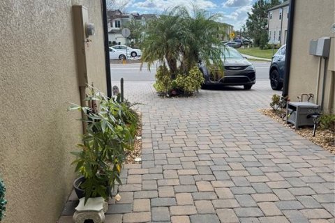 Townhouse in Wesley Chapel, Florida 2 bedrooms, 145.95 sq.m. № 2156348 - photo 5