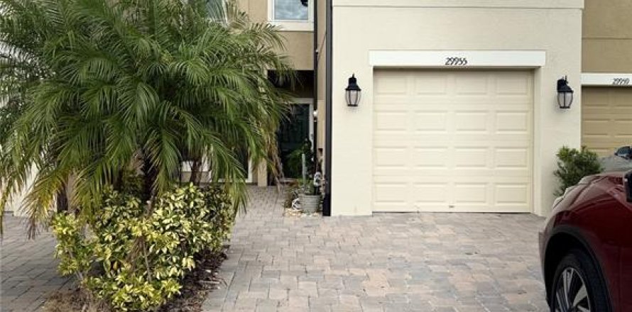 Townhouse in Wesley Chapel, Florida 2 bedrooms, 145.95 sq.m. № 2156348