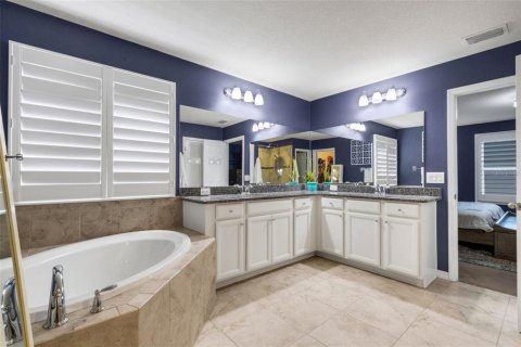 House in Lutz, Florida 5 bedrooms, 268.12 sq.m. № 2120006 - photo 16