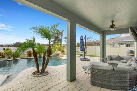 House in Lutz, Florida 5 bedrooms, 268.12 sq.m. № 2120006 - photo 8