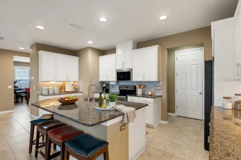 House in Lutz, Florida 5 bedrooms, 268.12 sq.m. № 2120006 - photo 13