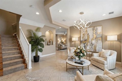 House in Lutz, Florida 5 bedrooms, 268.12 sq.m. № 2120006 - photo 10