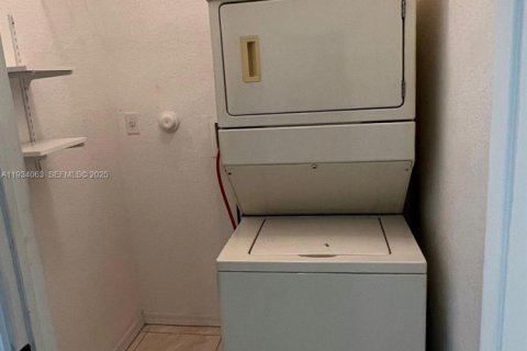 Снять в аренду таунхаус в Хомстед, Флорида 3 спальни, 112.97м2, № 1992394 - фото 10