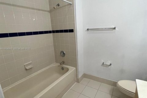 Снять в аренду таунхаус в Хомстед, Флорида 3 спальни, 112.97м2, № 1992394 - фото 13