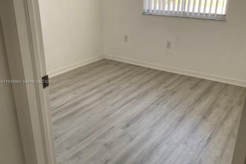 Снять в аренду таунхаус в Хомстед, Флорида 3 спальни, 112.97м2, № 1992394 - фото 16