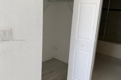 Снять в аренду таунхаус в Хомстед, Флорида 3 спальни, 112.97м2, № 1992394 - фото 14