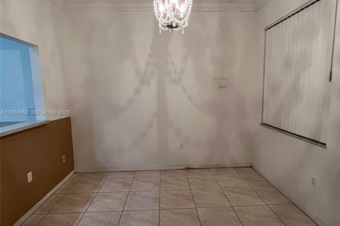 Снять в аренду таунхаус в Хомстед, Флорида 3 спальни, 112.97м2, № 1992394 - фото 6