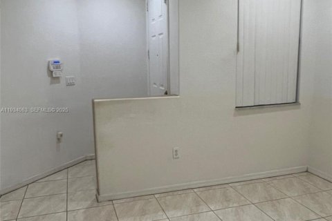 Снять в аренду таунхаус в Хомстед, Флорида 3 спальни, 112.97м2, № 1992394 - фото 12