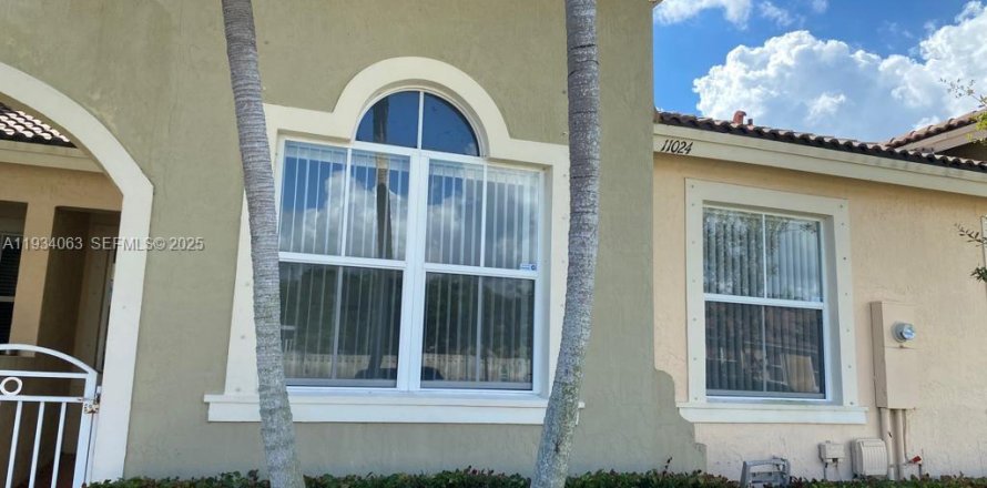 Таунхаус в Хомстед, Флорида 3 спальни, 112.97м2 № 1992394