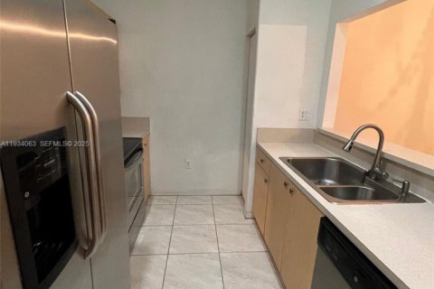 Снять в аренду таунхаус в Хомстед, Флорида 3 спальни, 112.97м2, № 1992394 - фото 8