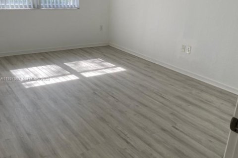 Снять в аренду таунхаус в Хомстед, Флорида 3 спальни, 112.97м2, № 1992394 - фото 15