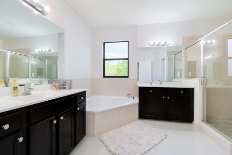 House in Homestead, Florida 3 bedrooms, 200.67 sq.m. № 1949158 - photo 12