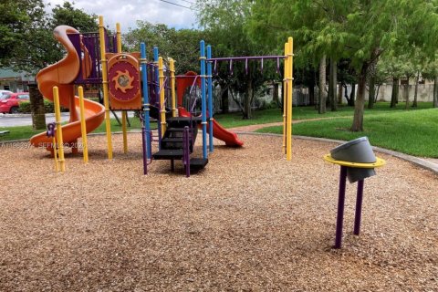 Condominio en venta en Plantation, Florida, 1 dormitorio, 68.38 m2 № 2045456 - foto 17