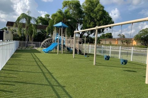 Condominio en venta en Plantation, Florida, 1 dormitorio, 68.38 m2 № 2045456 - foto 16