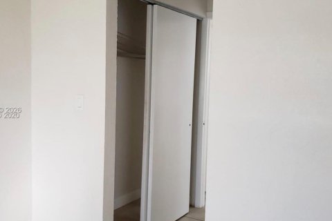 Condominio en venta en Plantation, Florida, 1 dormitorio, 68.38 m2 № 2045456 - foto 6