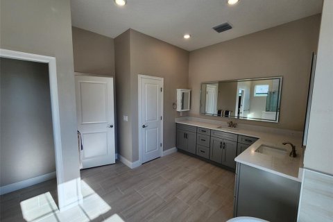 House in Orlando, Florida 5 bedrooms, 376.35 sq.m. № 1631989 - photo 15