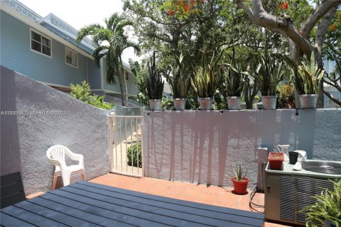 Купить таунхаус в Ки-Бискейн, Флорида 2 спальни, 81.29м2, № 1993581 - фото 2