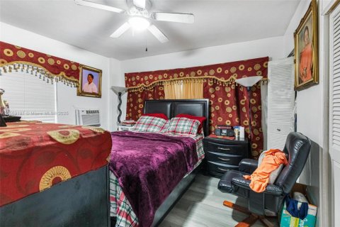 House in North Miami, Florida 5 bedrooms, 228.54 sq.m. № 1763502 - photo 27