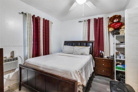 House in North Miami, Florida 5 bedrooms, 228.54 sq.m. № 1763502 - photo 30
