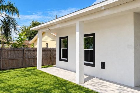Villa ou maison à vendre à Orlando, Floride: 3 chambres, 153.75 m2 № 2411579 - photo 3