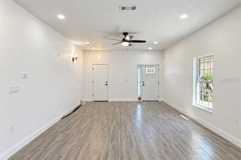 Villa ou maison à vendre à Orlando, Floride: 3 chambres, 153.75 m2 № 2411579 - photo 5