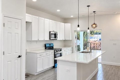 Villa ou maison à vendre à Orlando, Floride: 3 chambres, 153.75 m2 № 2411579 - photo 11