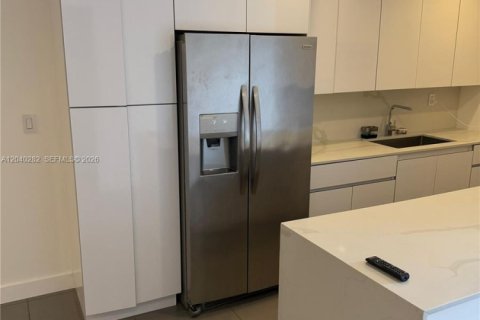 Condo in North Miami, Florida, 1 bedroom  № 2086616 - photo 3