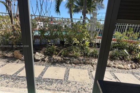 Condo in North Miami, Florida, 1 bedroom  № 2086616 - photo 25