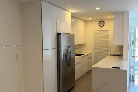 Condo in North Miami, Florida, 1 bedroom  № 2086616 - photo 5