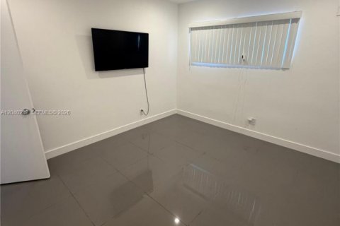Condo in North Miami, Florida, 1 bedroom  № 2086616 - photo 15