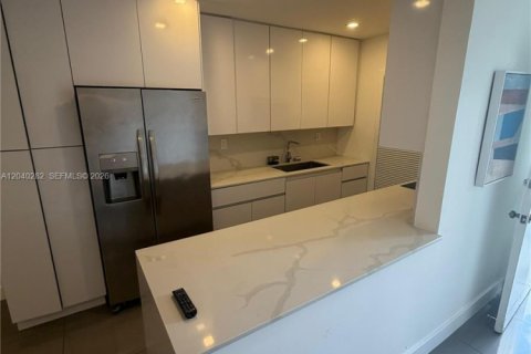 Condo in North Miami, Florida, 1 bedroom  № 2086616 - photo 2