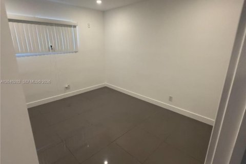 Condo in North Miami, Florida, 1 bedroom  № 2086616 - photo 13