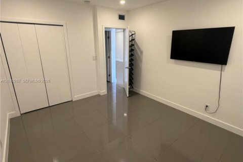 Condo in North Miami, Florida, 1 bedroom  № 2086616 - photo 16